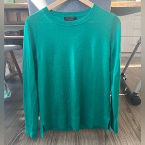 Banana republic merino wool emerald green sweater M